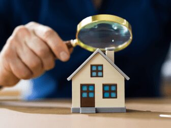 Doação de imóvel aos filhos do casal não é fraude contra credor se a família continua morando nele