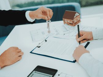 Penhora de bem de família para ressarcimento de crime exige condenação definitiva em ação penal