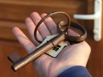 Cabe multa compensatória por devolução de imóvel em ação de despejo, confirma Terceira Turma