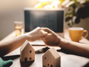 Inalienabilidade temporária exclui imóvel da partilha quando há separação de fato durante prazo restritivo