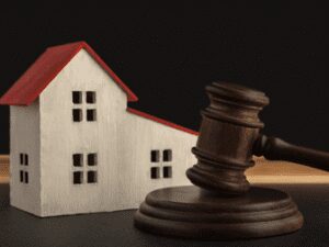 Devedor pratica fraude à execução ao transferir imóvel para descendente, mesmo sem averbação da penhora