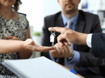 Credor fiduciário não é parte obrigatória no polo passivo de ação para rescindir compra de imóvel