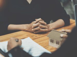 Contrato de corretagem pode condicionar pagamento da comissão a evento futuro e incerto