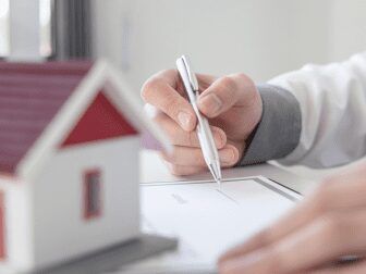 Cumprimento integral do contrato de compra e venda de imóvel impede consumidor de desistir